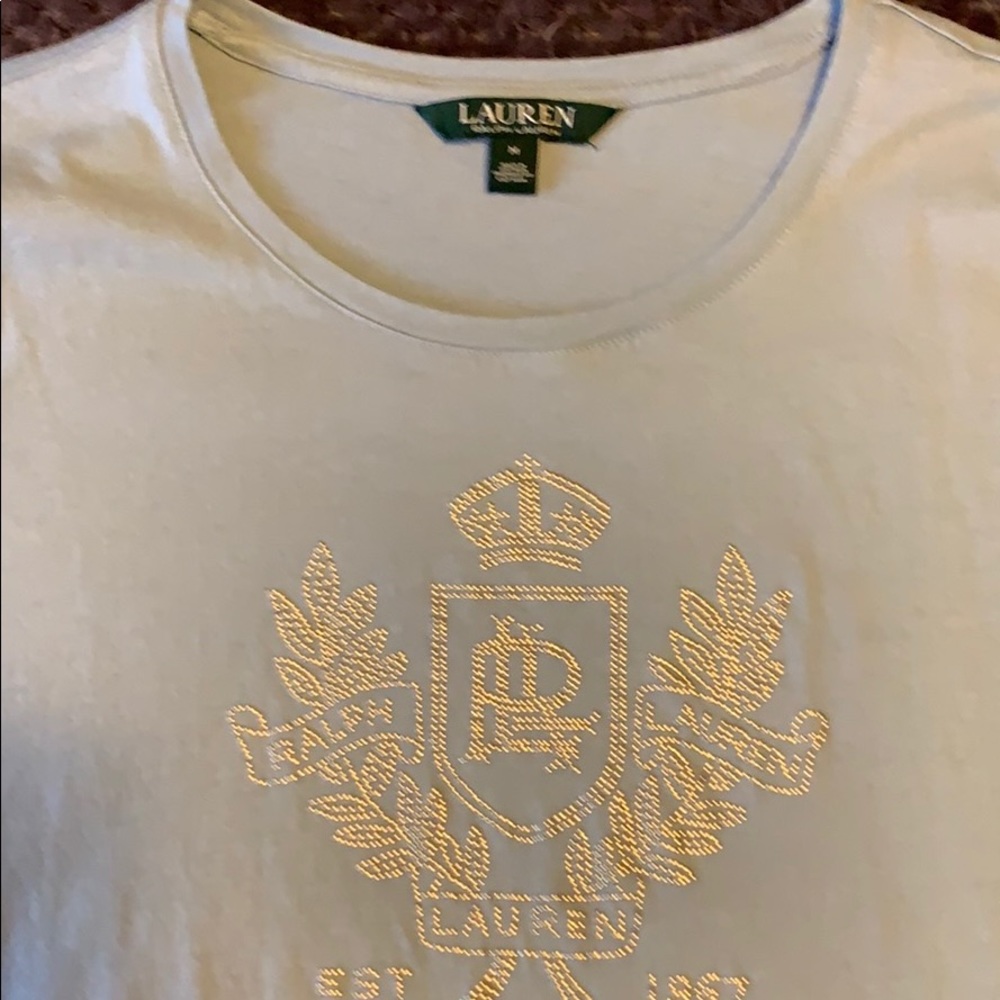 Women’s tee medium